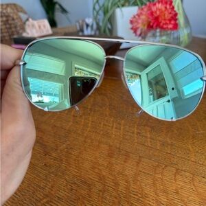 Quay High Key silver w blue lense